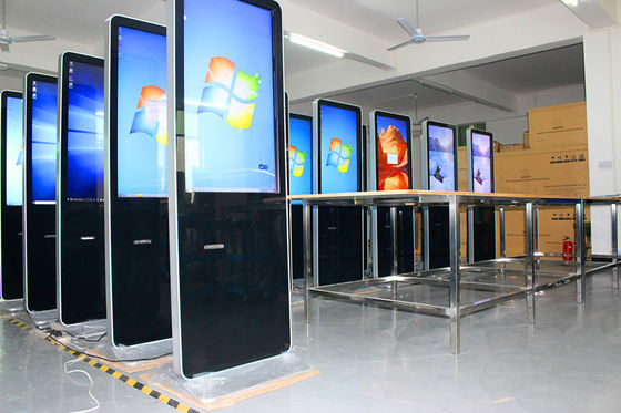 China 42 Inch 55 Inch LCD Digital Signage Screens Custom Accepted With Charging Station supplier