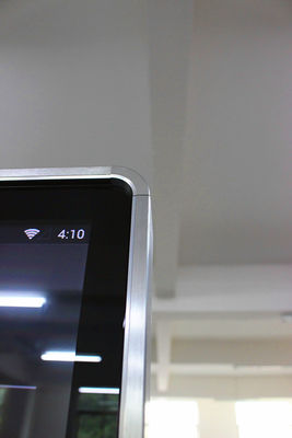 Smart Capacitive Digital Signage Kiosk Camera Built In 65'' Big Size With 4G Google Play supplier